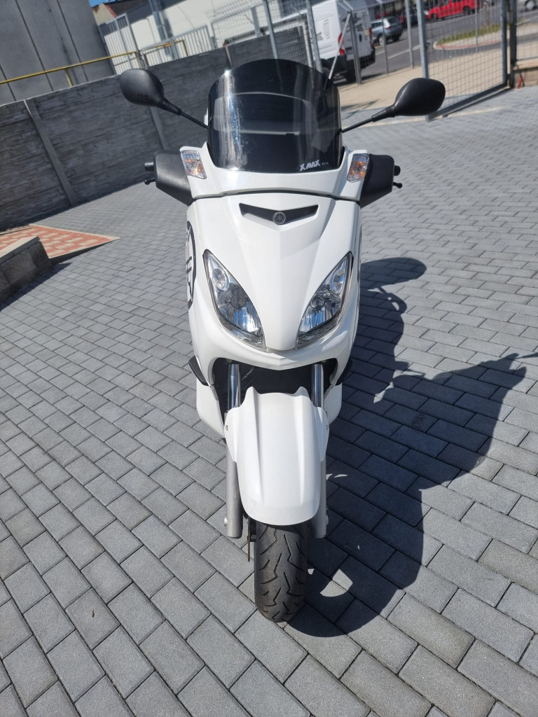 Yamaha X-Max 250 