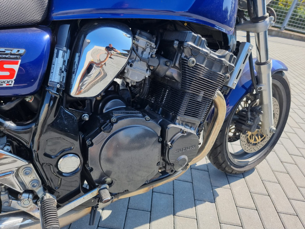 Suzuki Inazuma 750