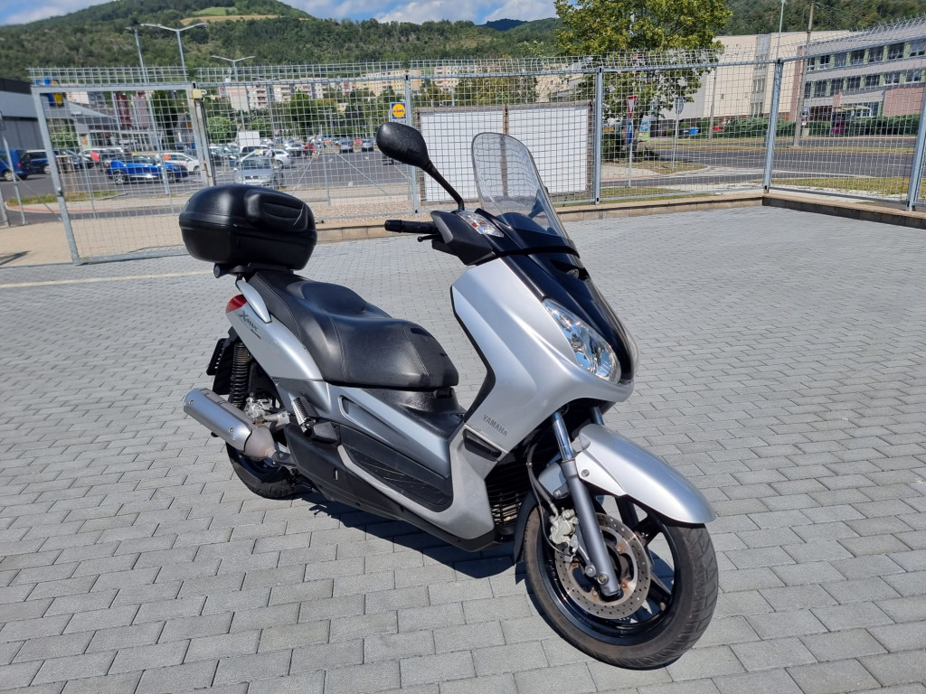 Yamaha X-Max 250 