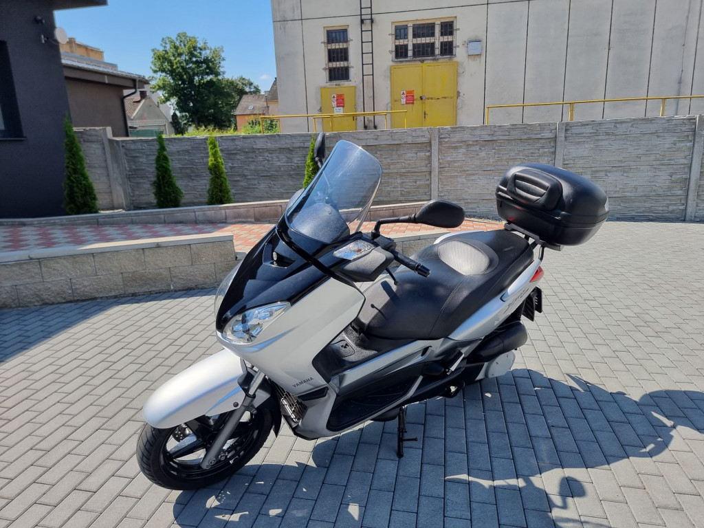 Yamaha X-Max 250 