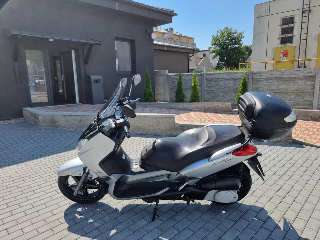 Yamaha X-Max 250 