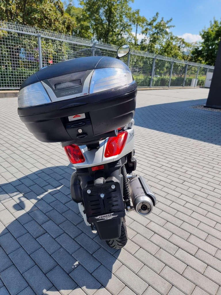 Yamaha X-Max 250 