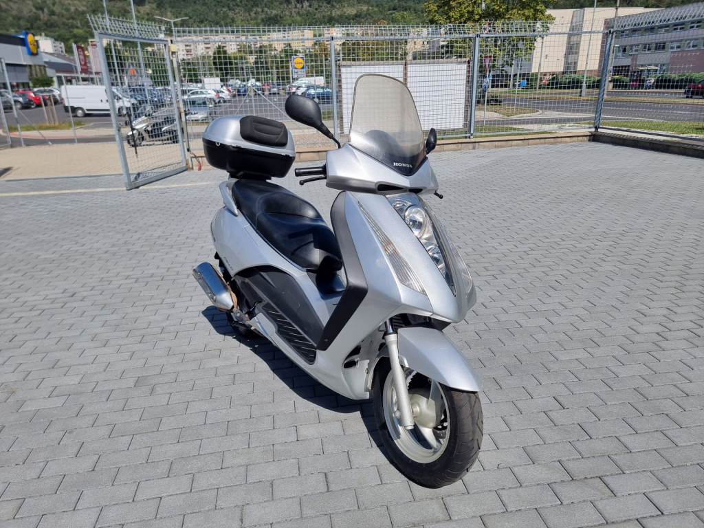 Honda FES 150 Pantheon ie