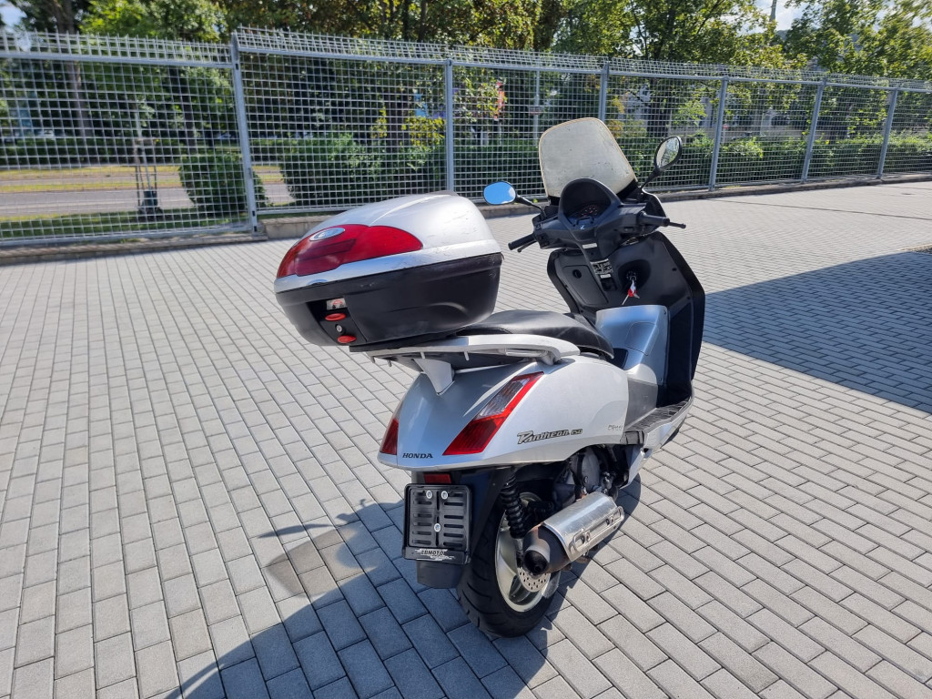 Honda FES 150 Pantheon ie