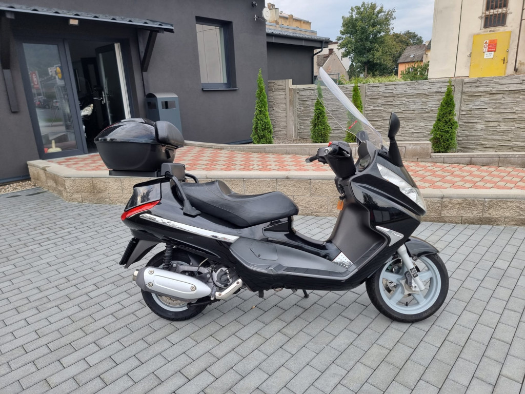 Piaggio X8 200