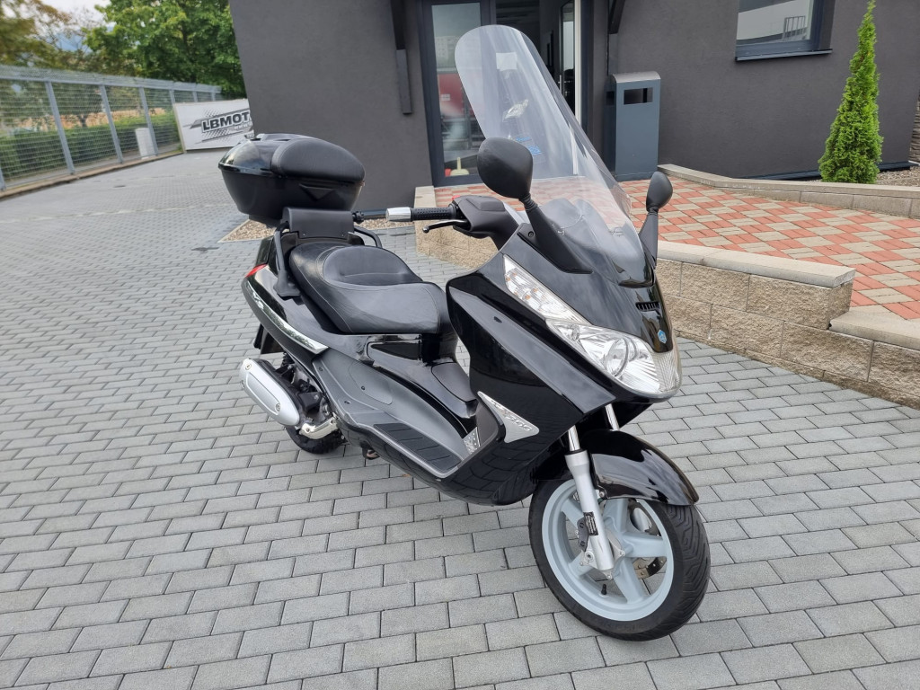 Piaggio X8 200