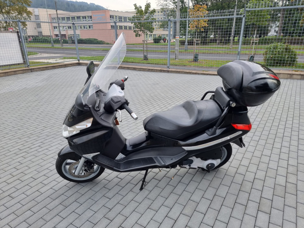 Piaggio X8 200