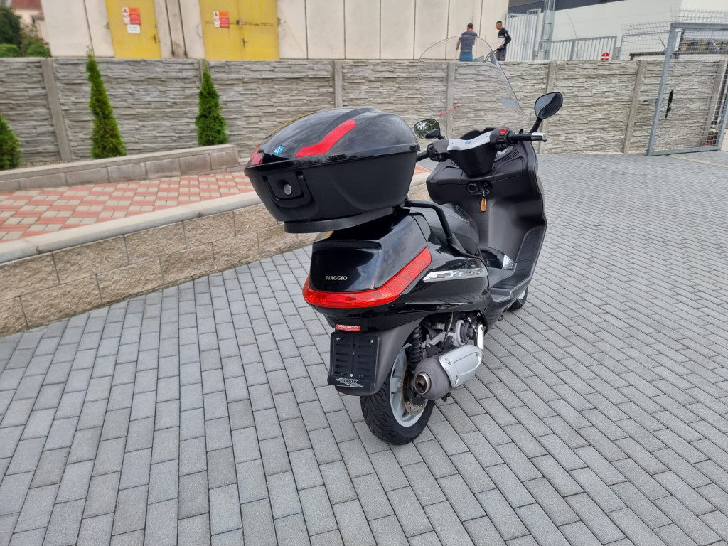 Piaggio X8 200