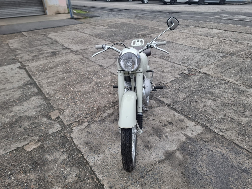 Jawa 350 pérák