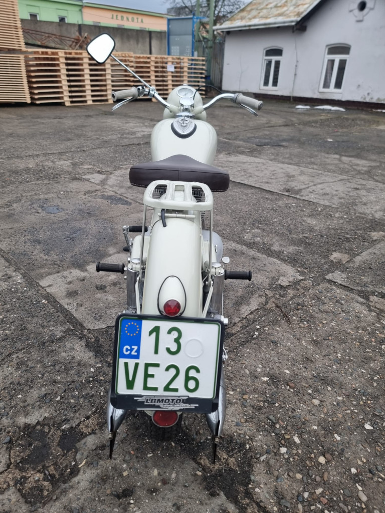 Jawa 350 pérák